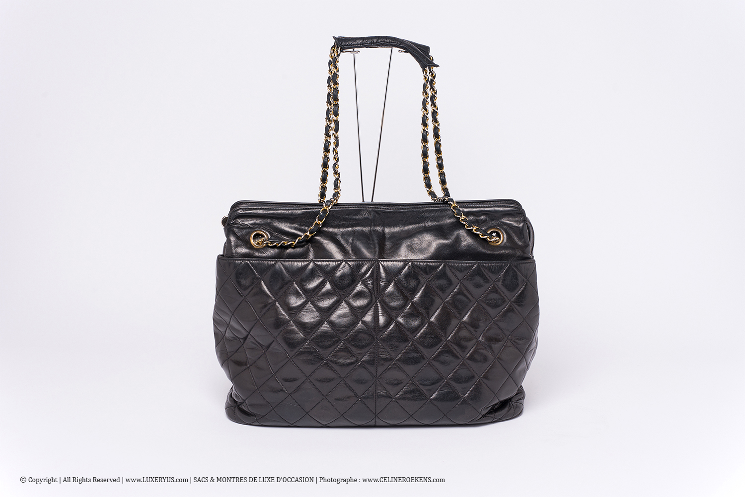 Sac Chanel Grand Cabas Authentique d'occasion Matelassé Vintage en cuir noir et bijouterie dorée