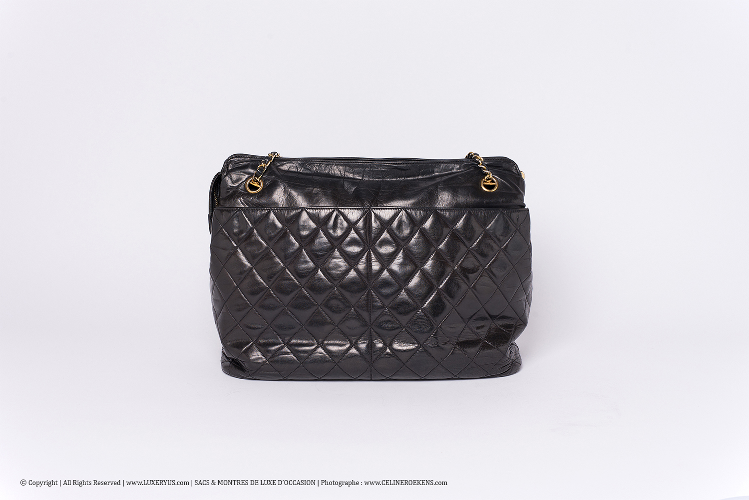 Sac Chanel Grand Cabas Authentique d'occasion Matelassé Vintage en cuir noir et bijouterie dorée