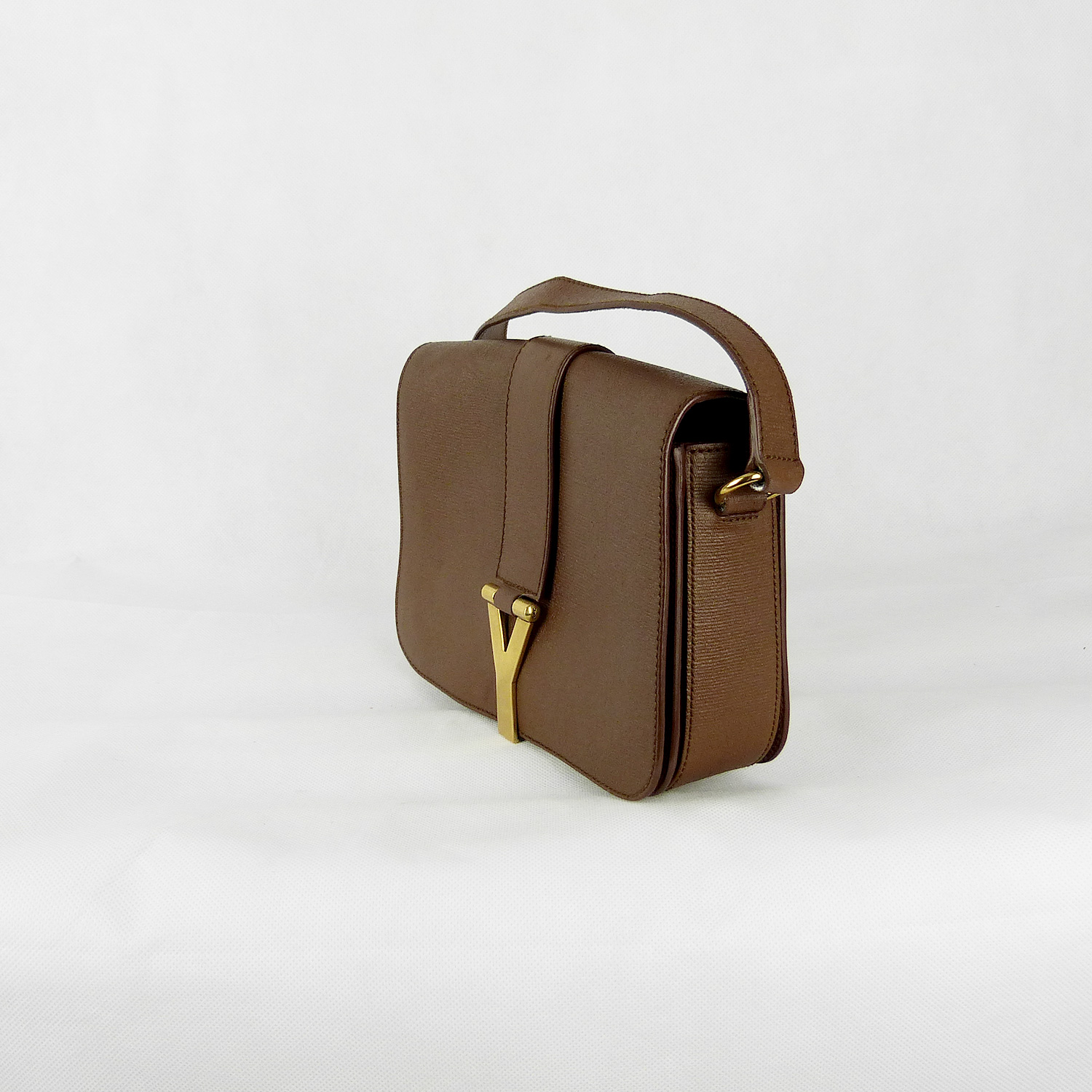 Sac à bandoulière Yves Saint Laurent Chyc Authentique d'occasion en cuir légèrement grainé couleur brun
