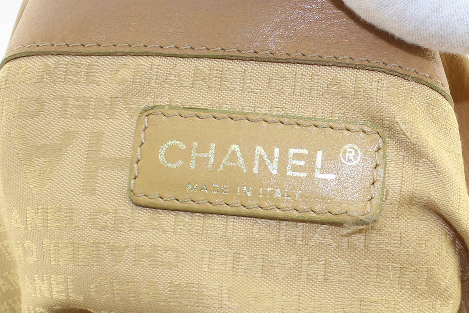 Sac à main Chanel Seau Authentique d'occasion en cuir grainé souple couleur beige