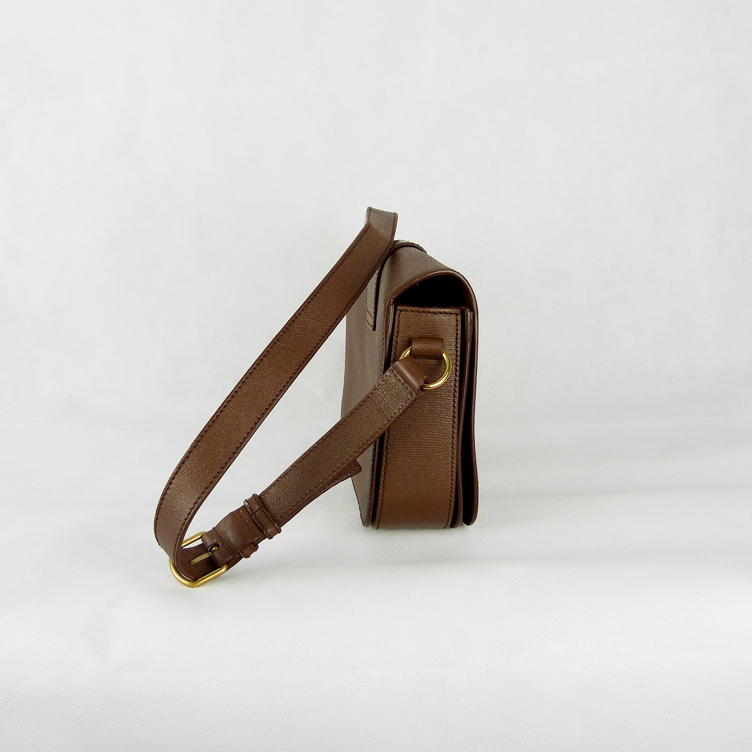 Sac à bandoulière Yves Saint Laurent Chyc Authentique d'occasion en cuir légèrement grainé couleur brun