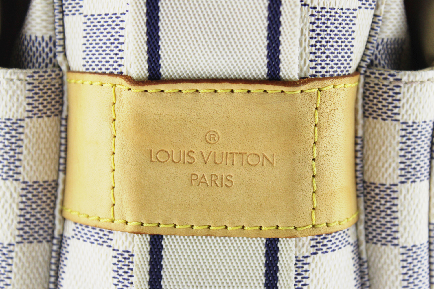 Sac bandoulière Louis Vuitton Naviglio Messenger Authentique d'occasion en toile damier azur et cuir naturel