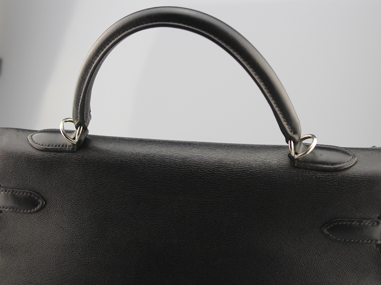 Rare et sublime Sac Hermès Kelly 35 Authentique d'occasion en cuir couleur noir